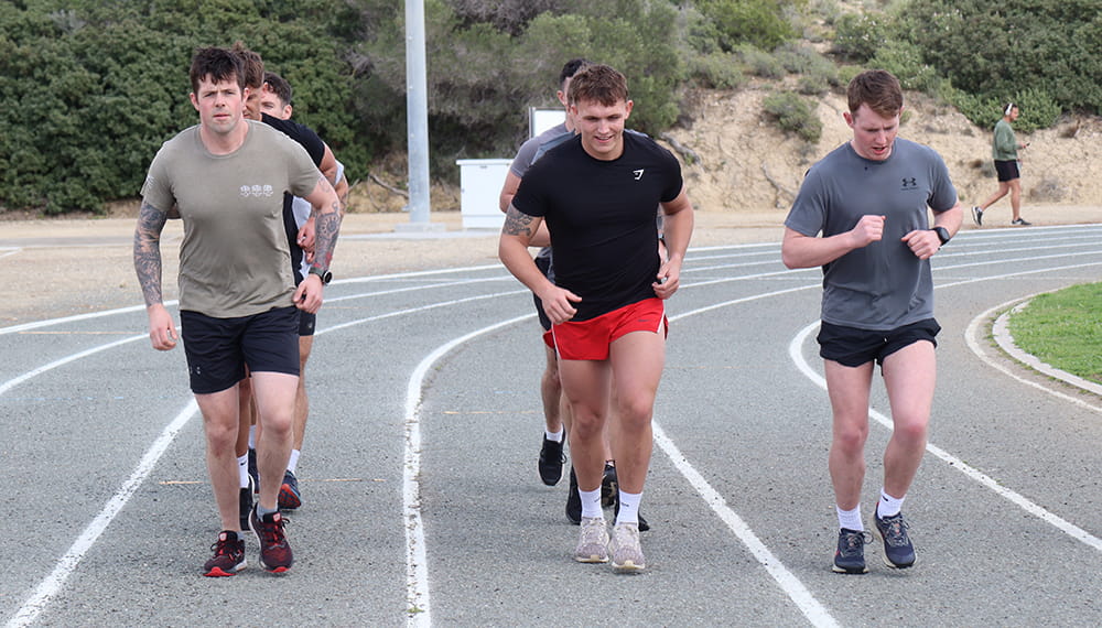 royal-navy-careers-royal-marines-fitness-test-02 Group of people running training for their Royal Navy fitness tests.