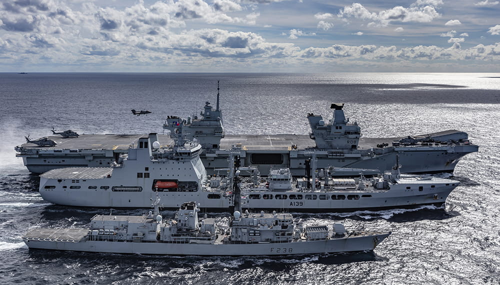 royal-navy-careers-surface-fleet-03 Photex of westland 19 units HMS Queen Elizabeth, HMS Dragon, HMS Northumberland and RFA Tideforce in company with c and USS Philippine sea.