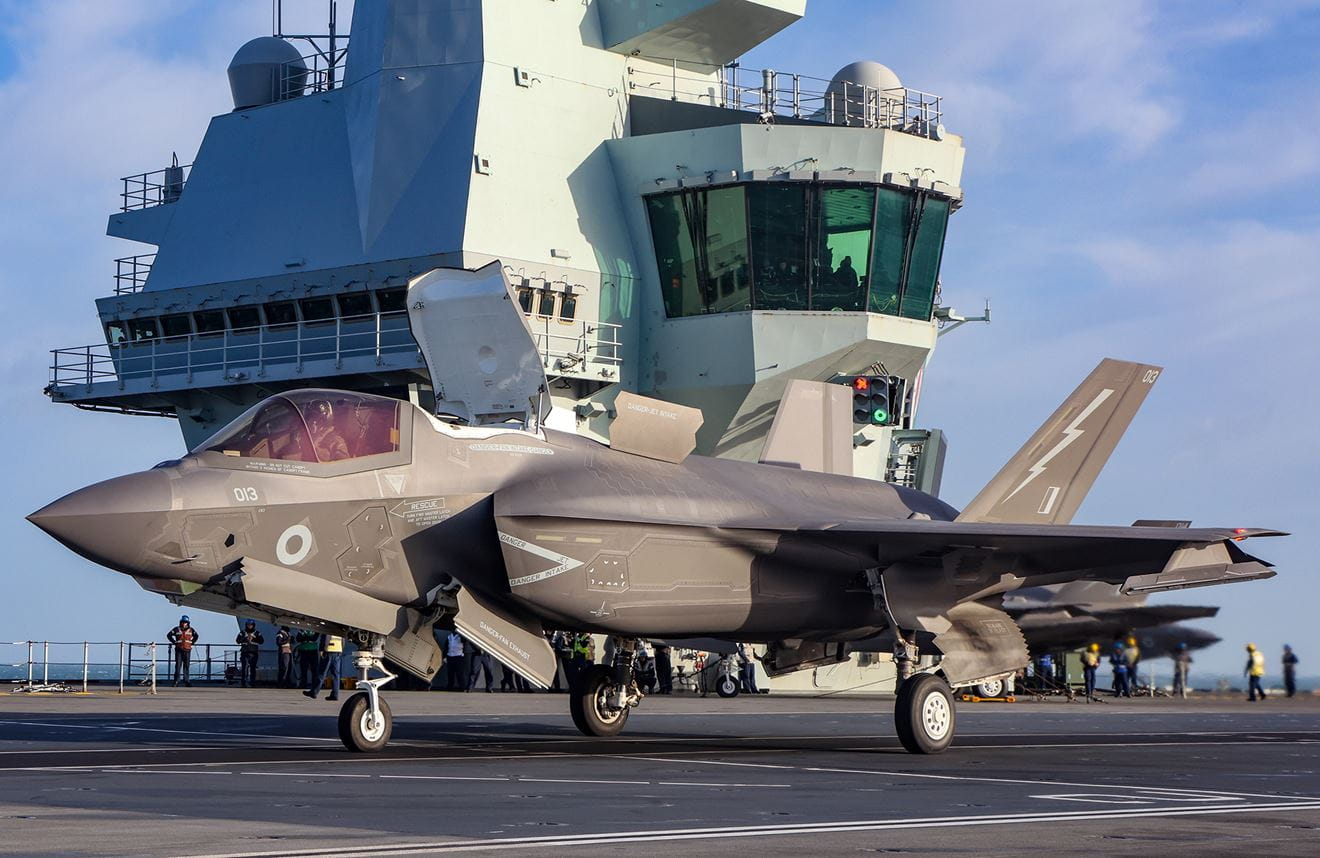 F35 Lightning on the deck of an aircraft carrier