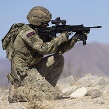 Royal-Navy-Equipment-Commando-Weaponry-02-SA80-A2-SCOG Side-on picture of a commando aiming an SA80