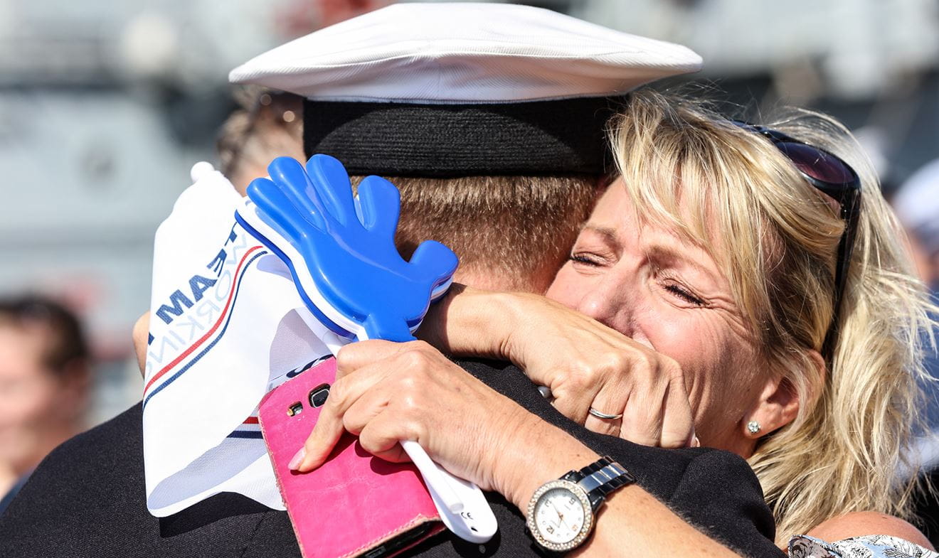 HMS Chiddingfold returned alongside at HMNB Portsmouth. She was greeted by friends and family of the current serving crew.