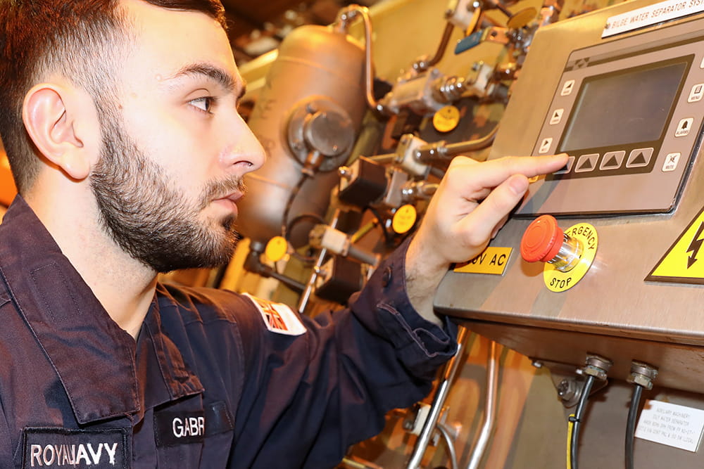 Royal-Navy-Bases-and-Stations-HMS Sultan-05-department apprentices on HMS Albion