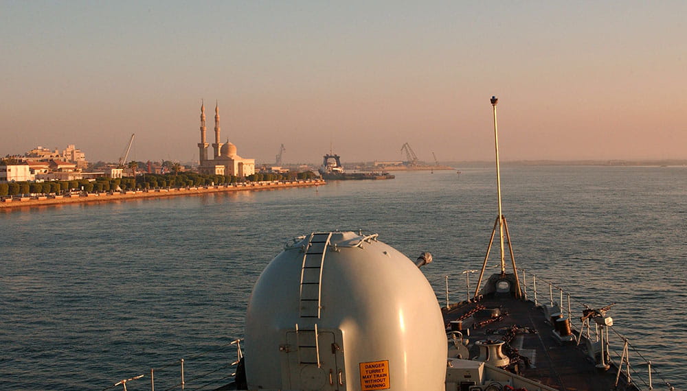 Royal-Navy-Global-Operations-02-Red-Sea-and-Gulf HMS Kent transits in the Suez focusing on front of the vessel