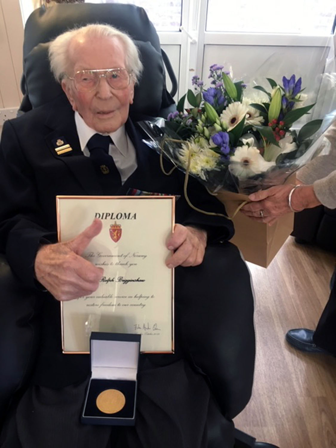HMS Hardy veteran dies after Norwegian honour