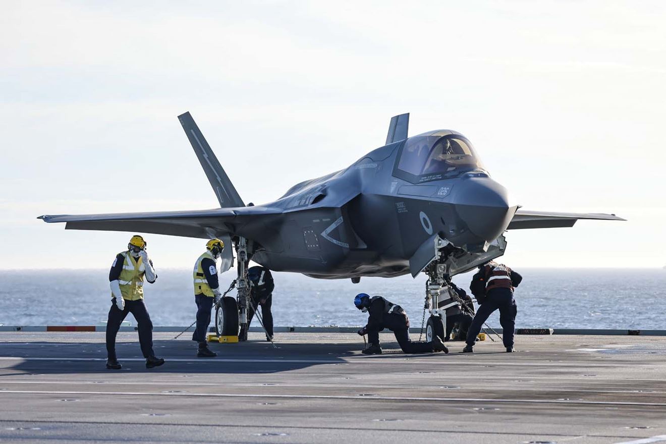 Commandos guide F-35 fighters on live bombing run