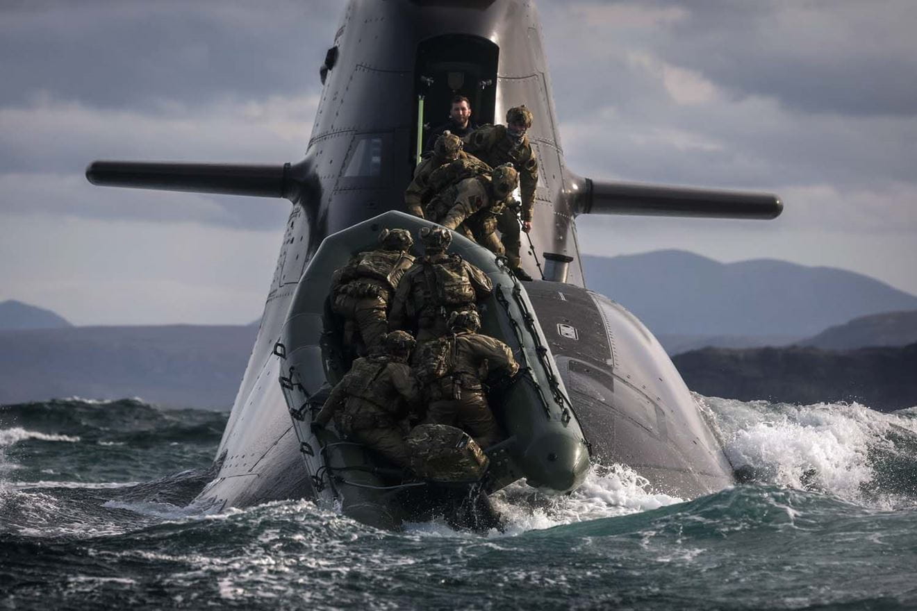 Commandos works with German submarine
