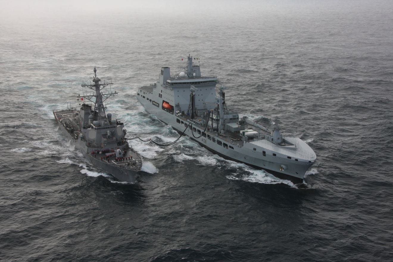 RFA Tidesurge replenishes US destroyer