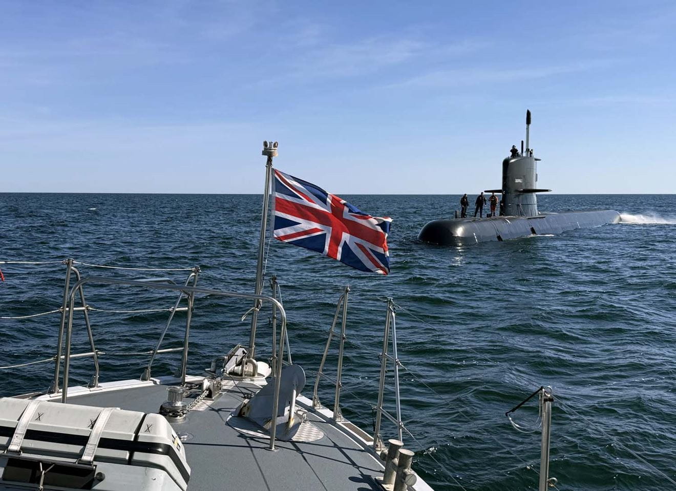 The Swedish submarine approaches HMS Dasher