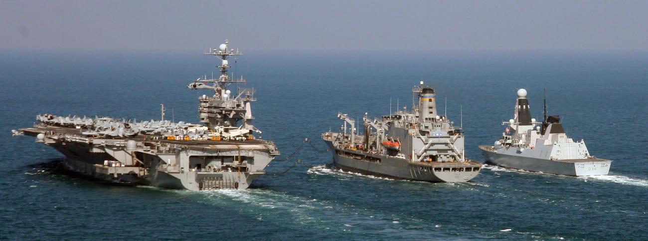 Defender refuels for counter-Daesh operations