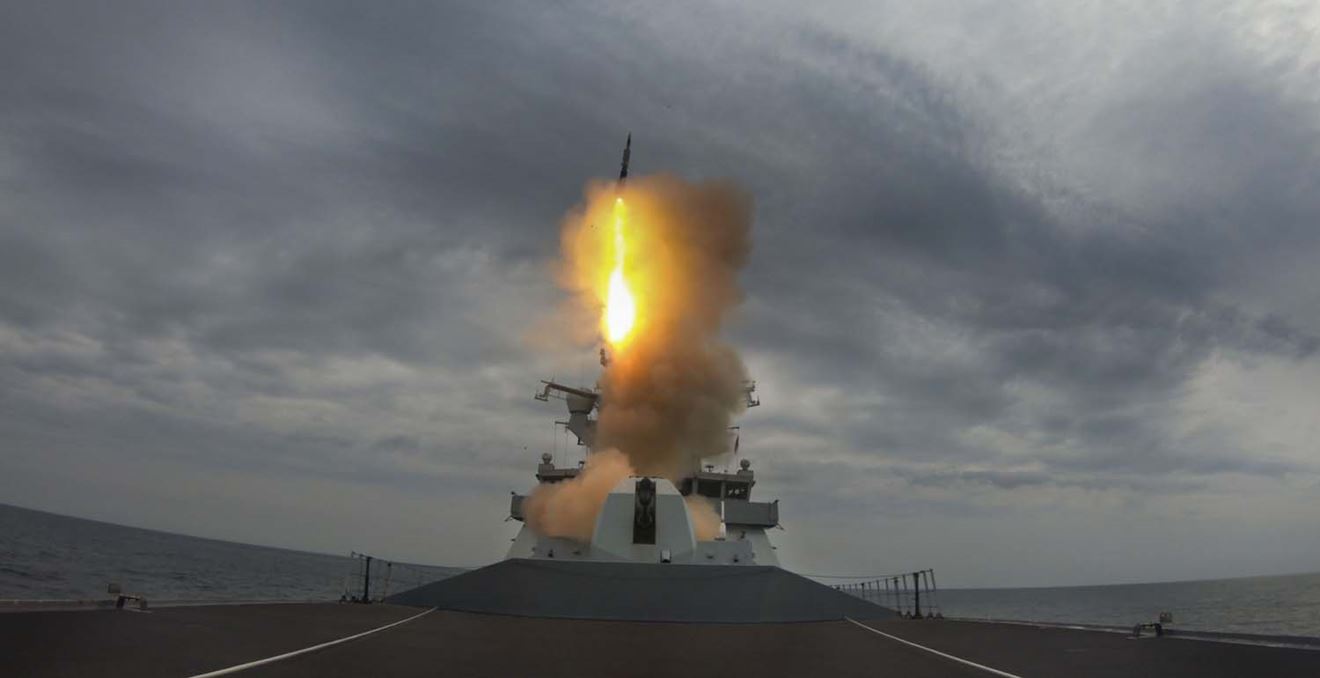 HMS Dragon has been conducting missile and air defence training as part of NATO exercise Formidable Shield. PO(Phot) Jim Gibson RNR