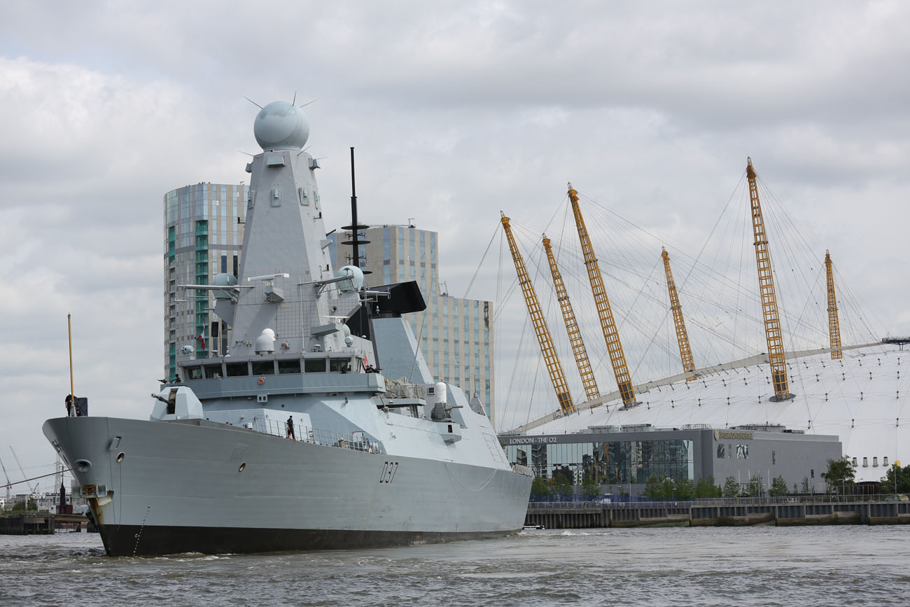 HMS Duncan arrives in London