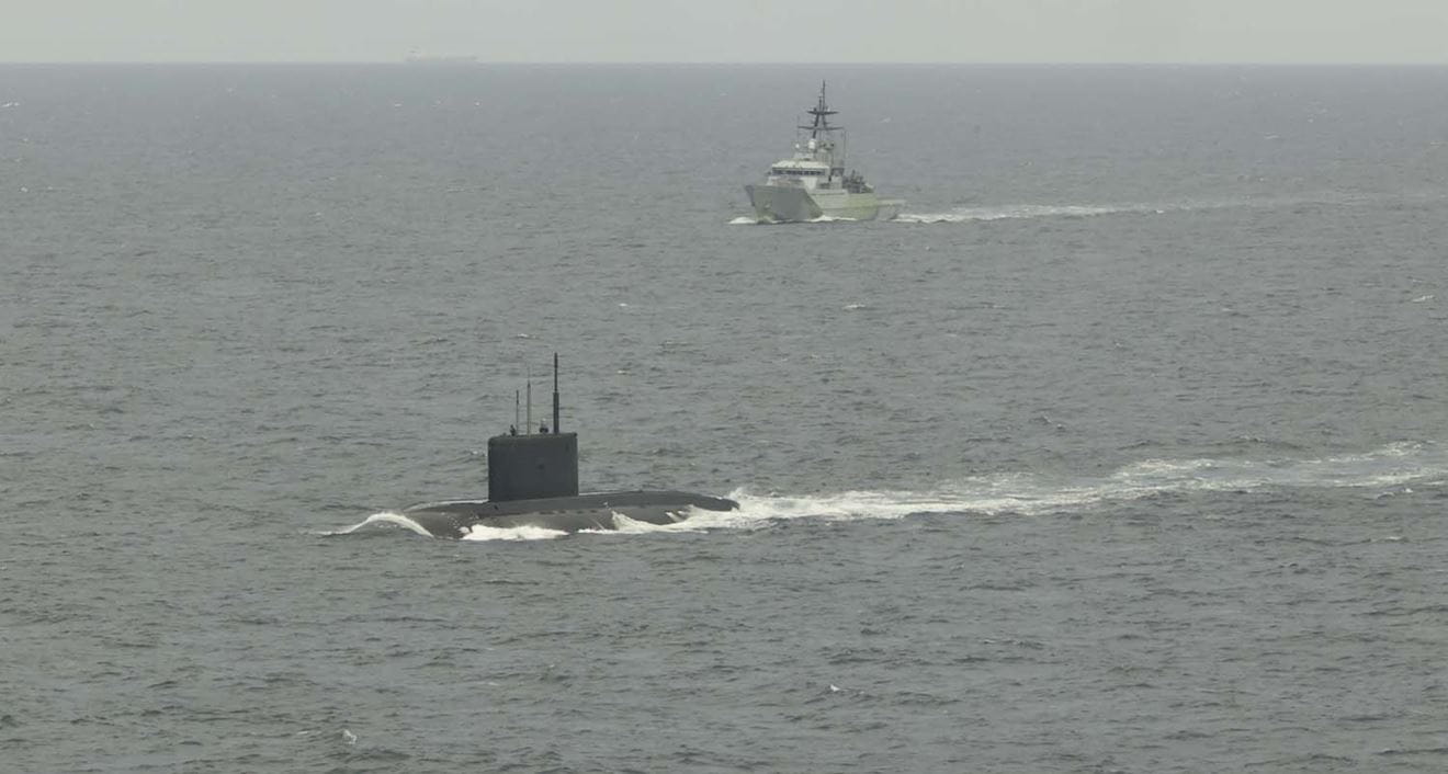 HMS Mersey tracks RFN Novorossiysk