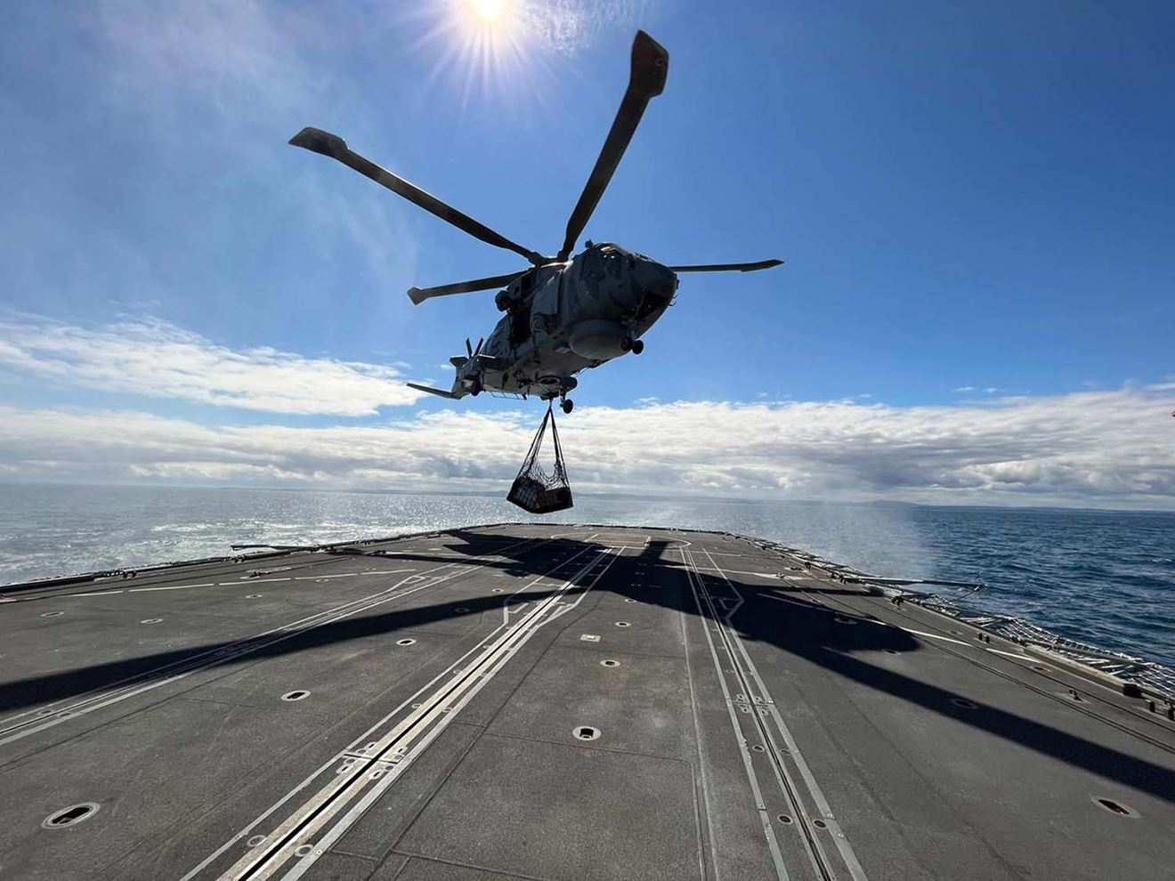 Royal Navy joins Norway’s biggest maritime workout to train submarine commanders