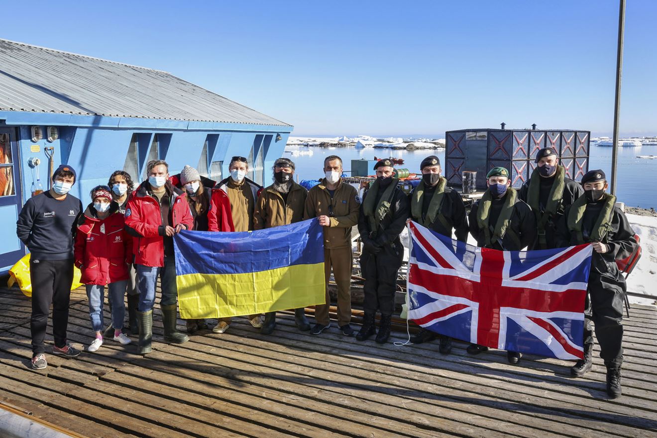 Protector's crew and the Ukrainian scientists show their joint solidarity Protector's crew and the Ukrainian scientists show their joint solidarity