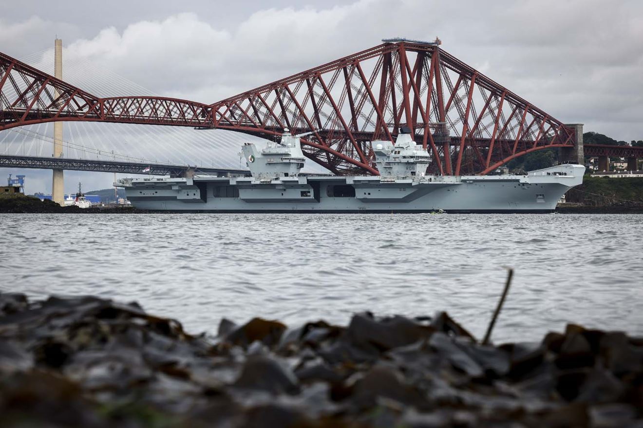HMS Queen Elizabeth departing Rosyth for sea trials.