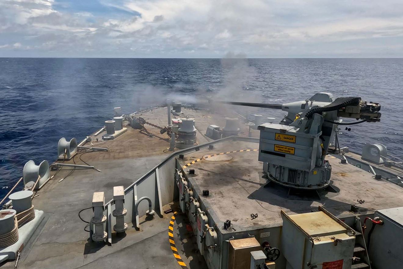 Pictured on the 19th of January 2025 is HMS Spey’s 30MM conducting a GUNEX whilst on Op La Perouse.