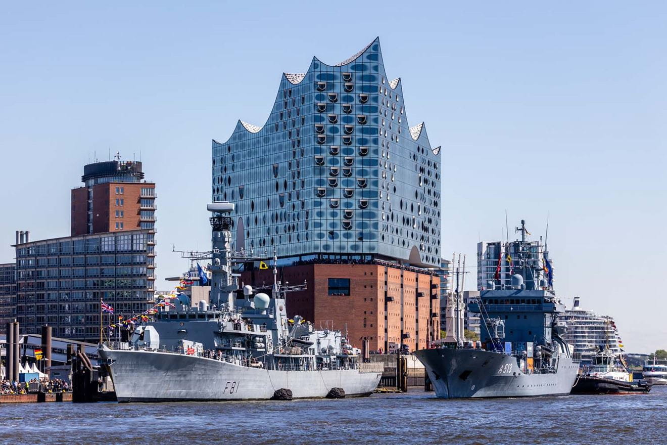 HMS Sutherland in Hamburg