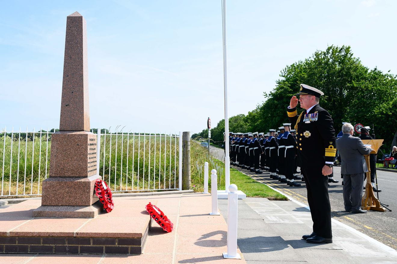 2SL lays a wreath.
