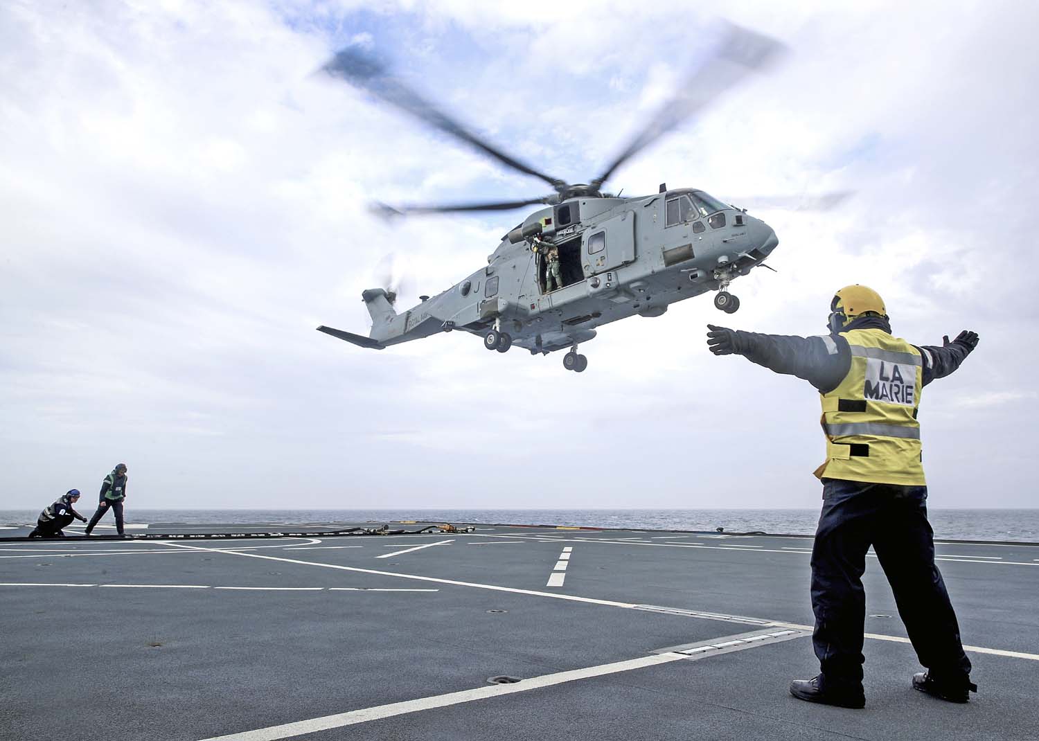 1700 Squadron – the vital team key to Navy’s Caribbean relief mission