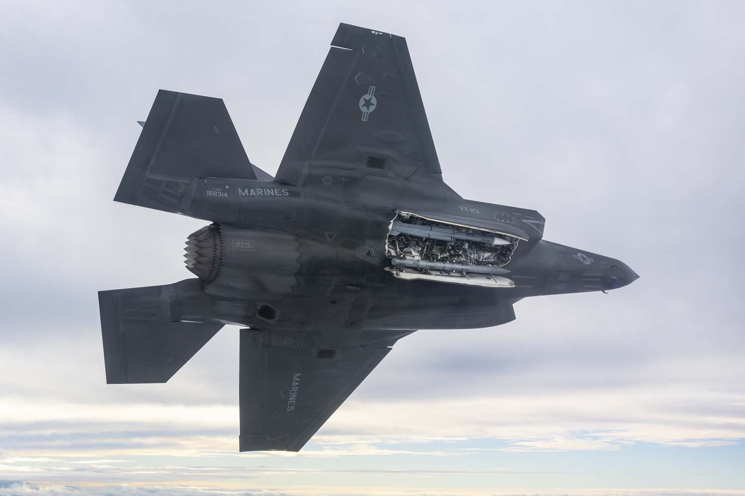 BF-18 Flt 640 piloted by Royal Navy Lt Cdr Nicholas Baker flies with a Meteor missile on F-35 for the first time,