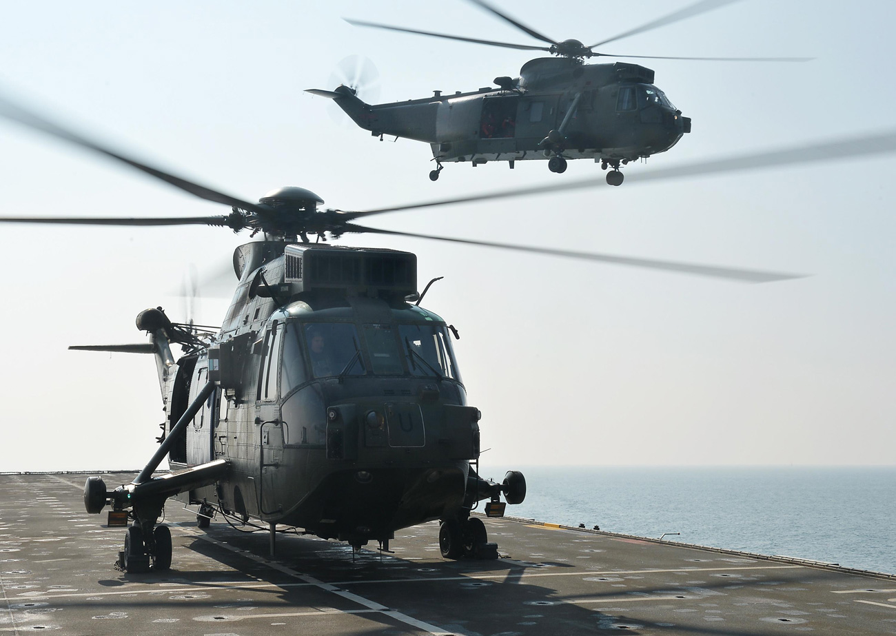 Final landing of Sea King Mk4 on warship