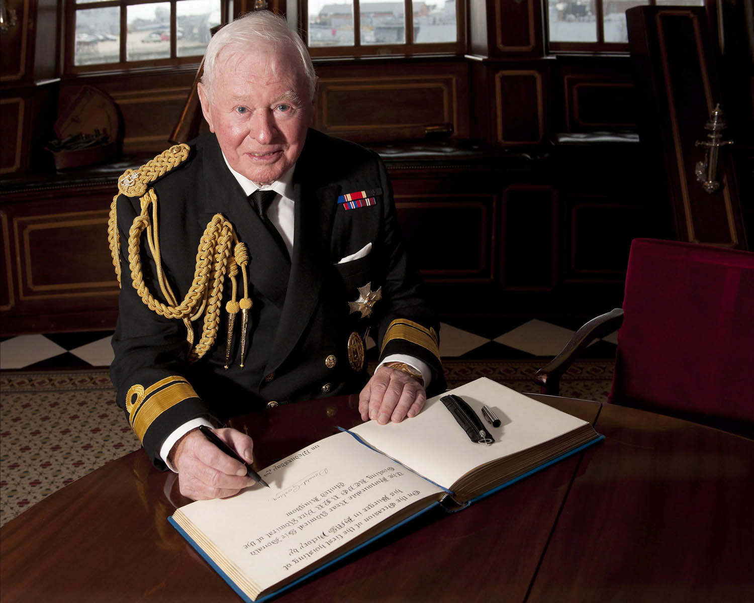 Abbey memorial service for Navy supporter Sir Donald