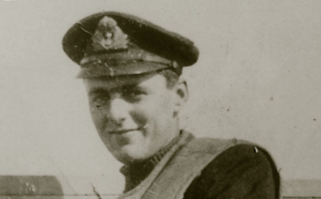 Quiet naval hero who rescued Enigma machine dies aged 95