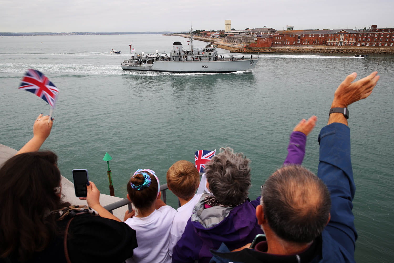 HMS Ledbury returns home to Portsmouth