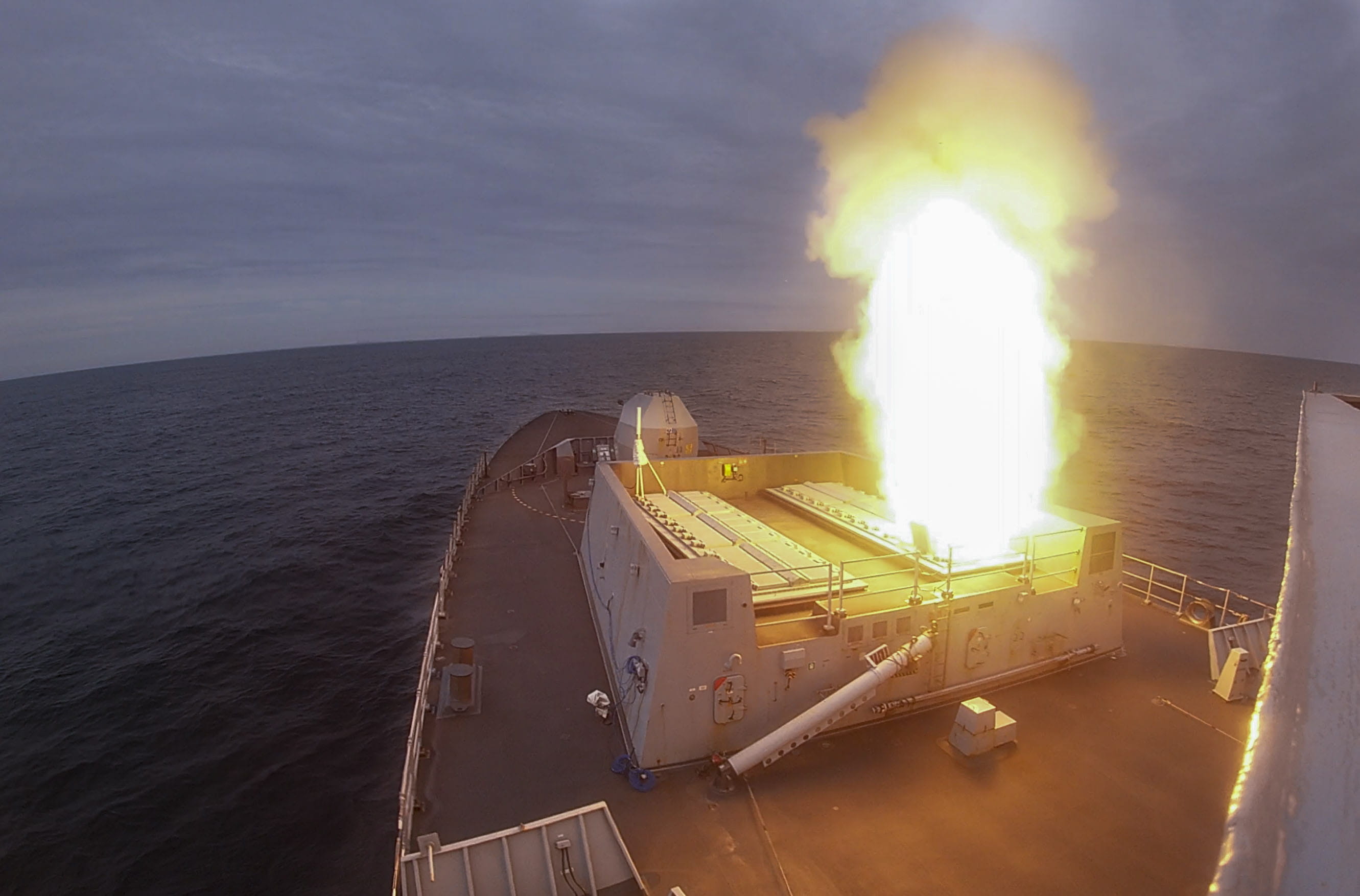 Sea Viper launches from HMS Dragon on the ranges in the Outer Hebrides Sea Viper launches from HMS Dragon on the ranges in the Outer Hebrides