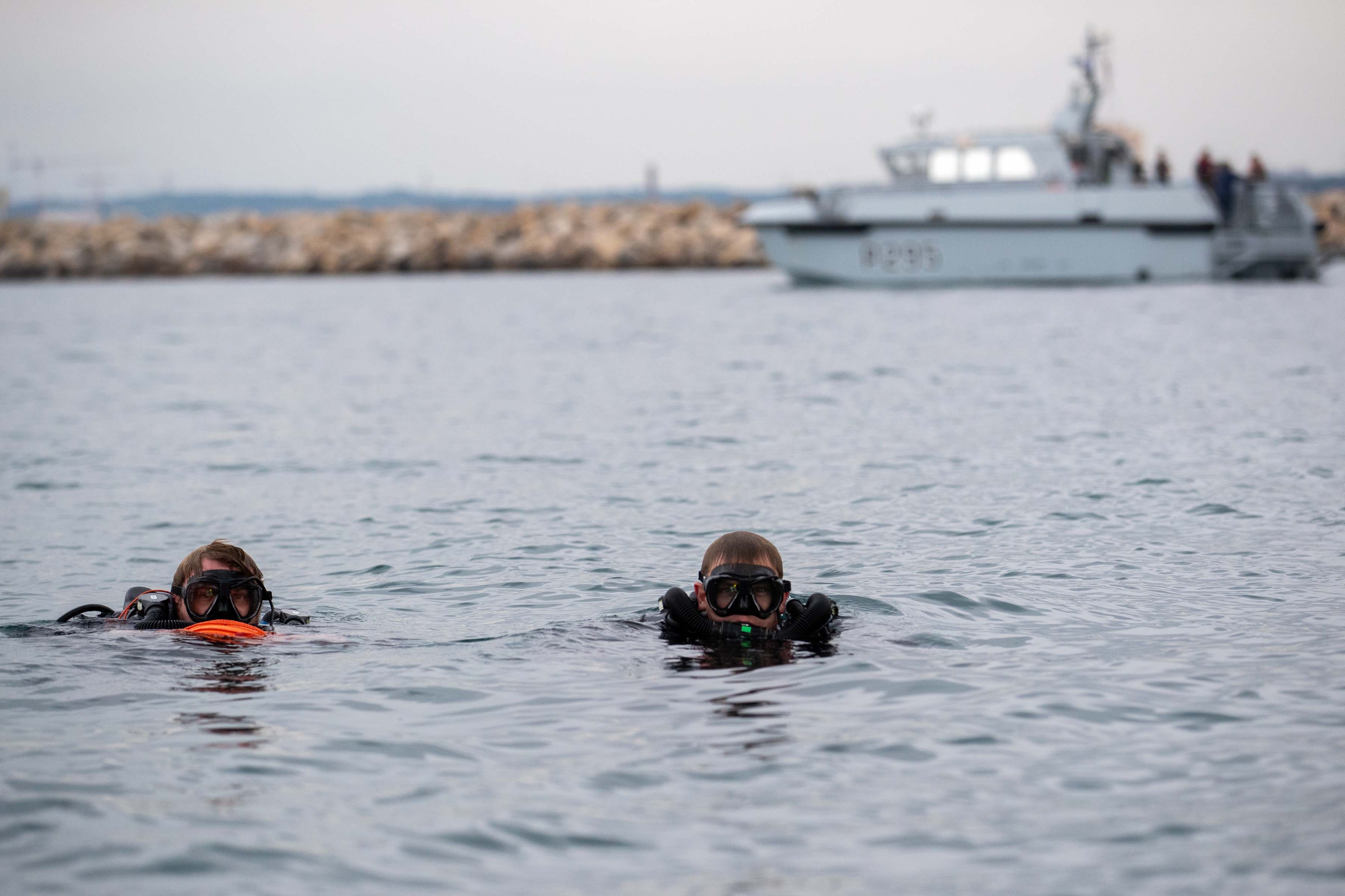 Navy Divers