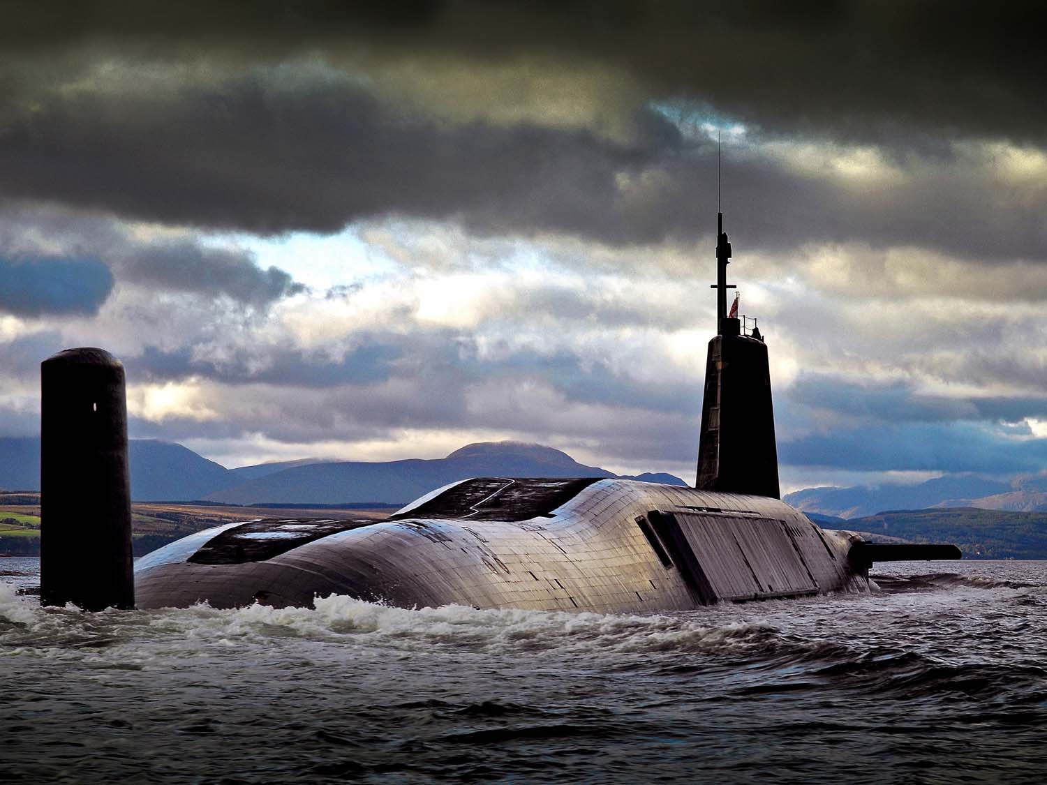 Sea Acceptance Testing of the latest version of the Spearfish torpedo was achieved on board a Vanguard-class submarine 