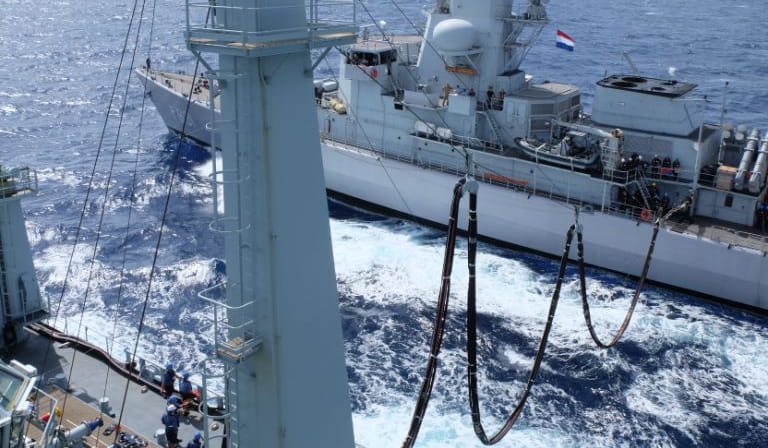 Wave Knight refuels Dutch ship