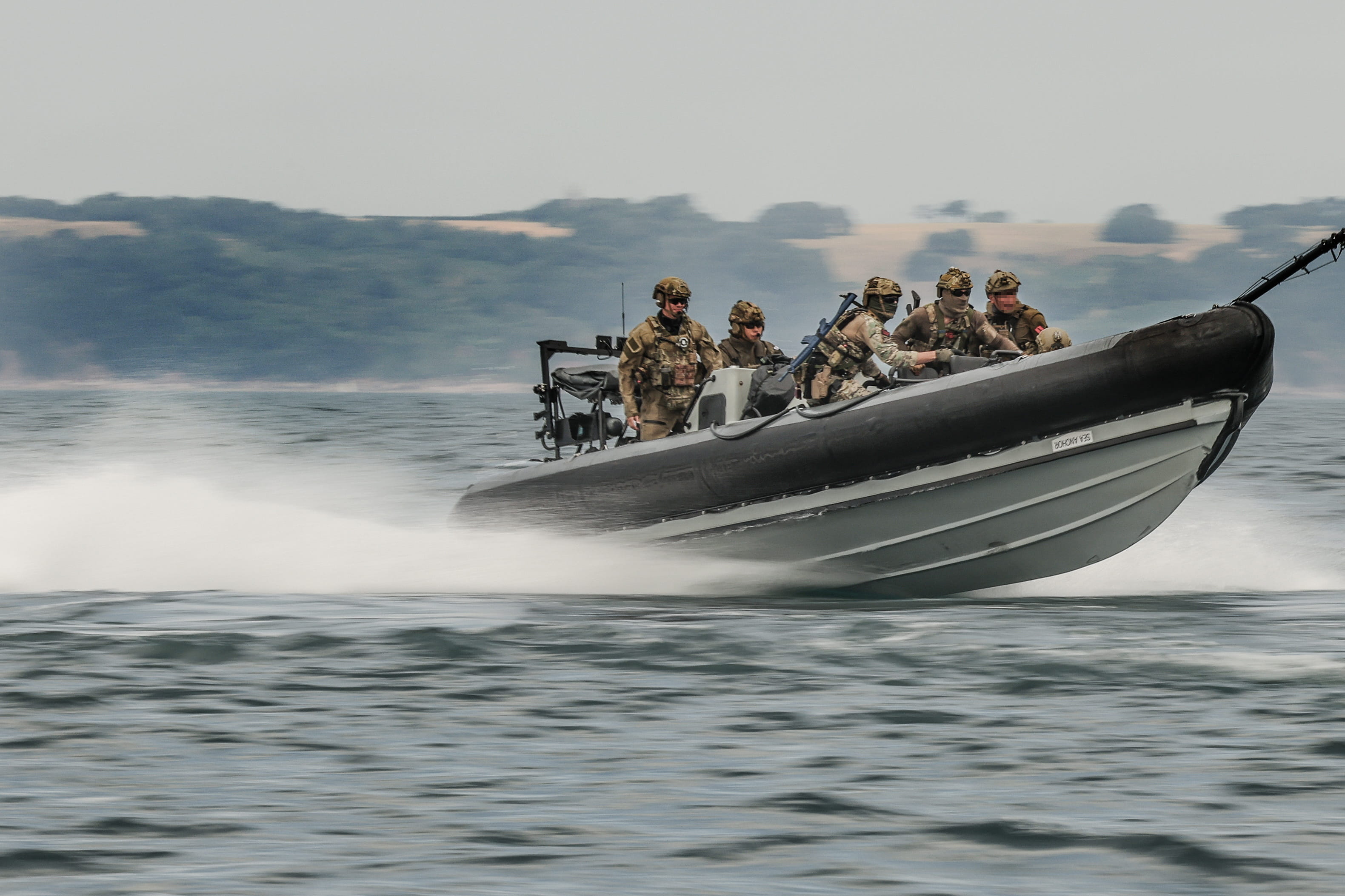 42 Commando and RoK operators during a boarding serial