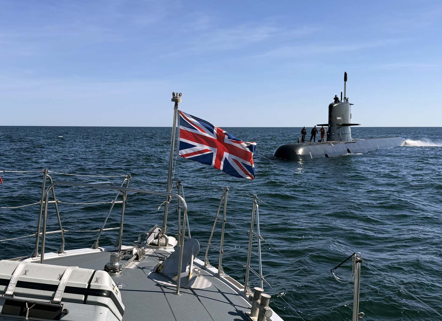 The Swedish submarine approaches HMS Dasher