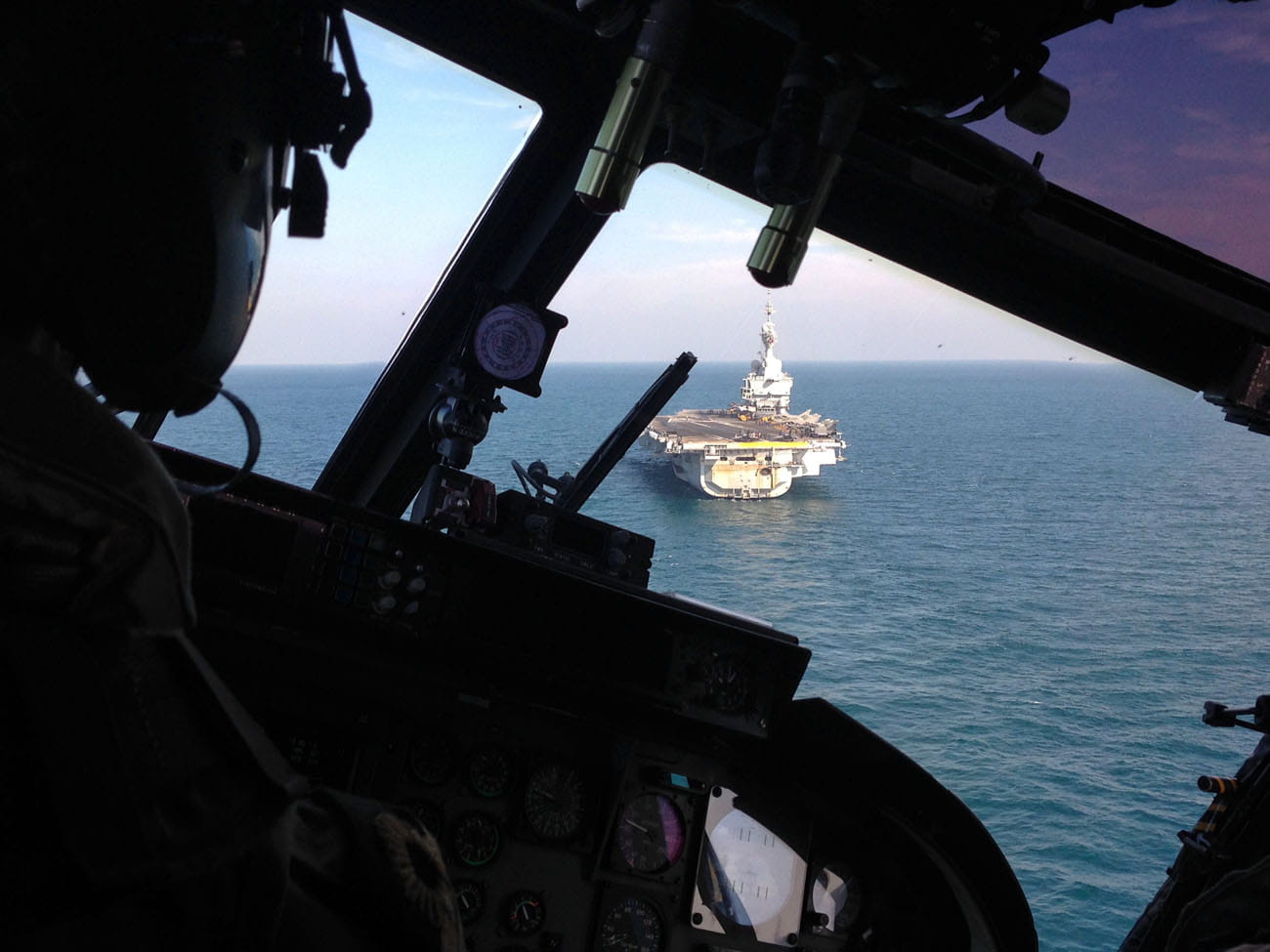 Commander Maritime Operations visits personnel in the Gulf