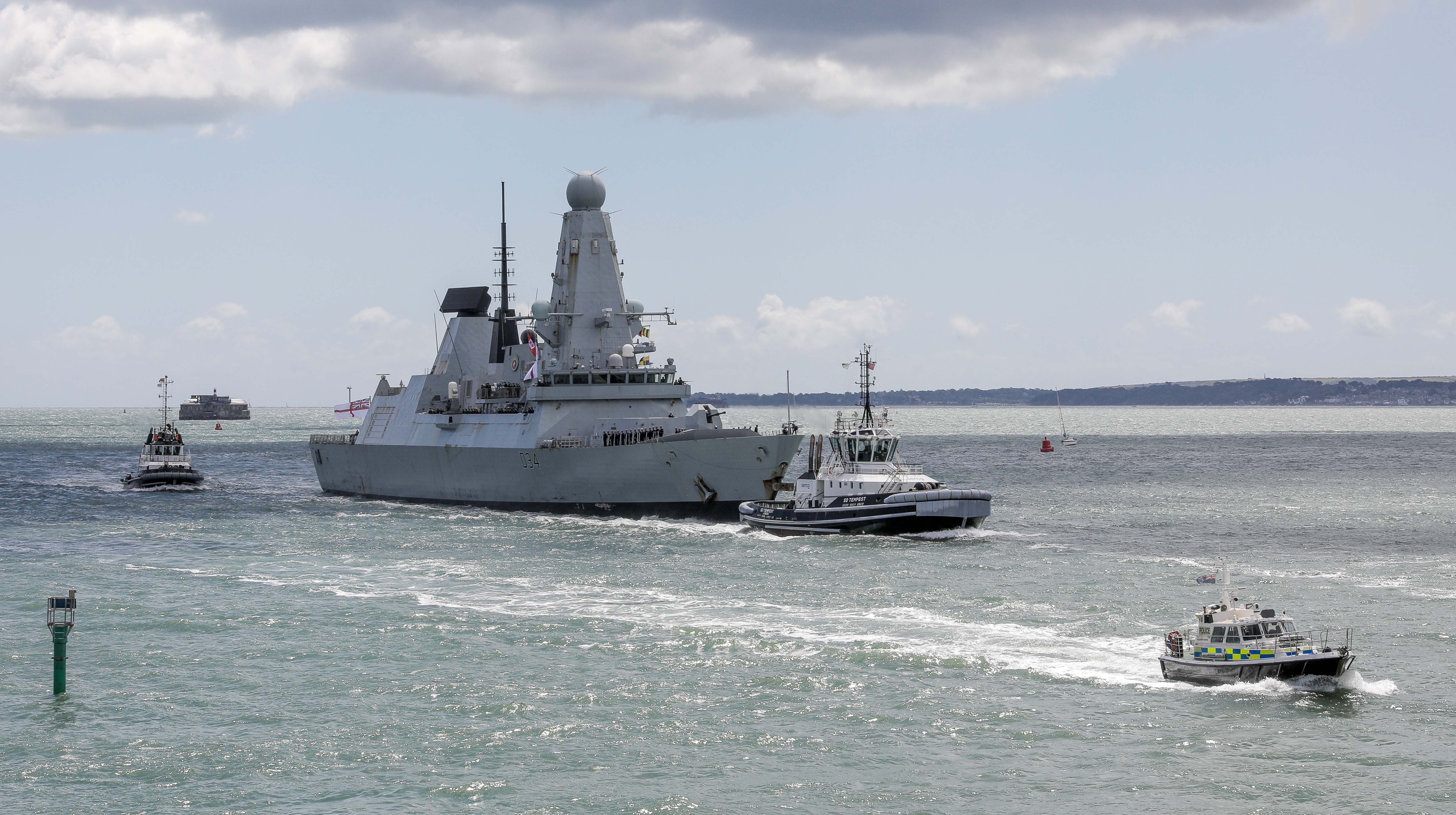 HMS Diamond returns to Portsmouth after historic front-line mission