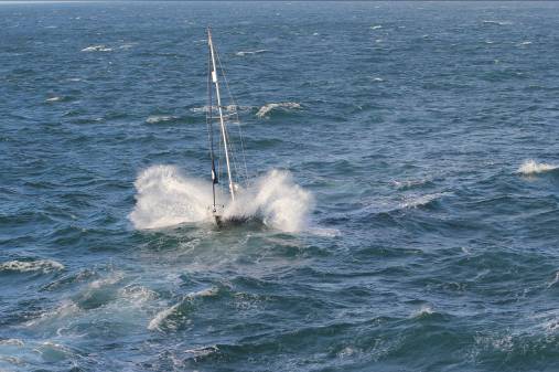 HMS Echo assists stricken vessel