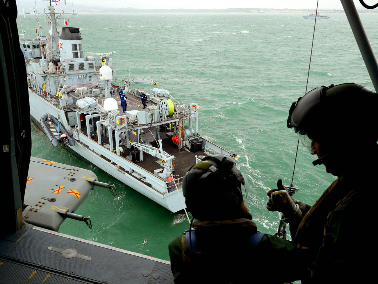 Sub hunter meets minehunter