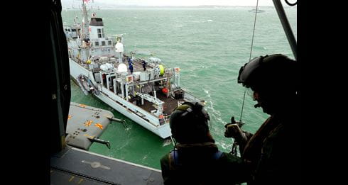 Sub hunter meets minehunter
