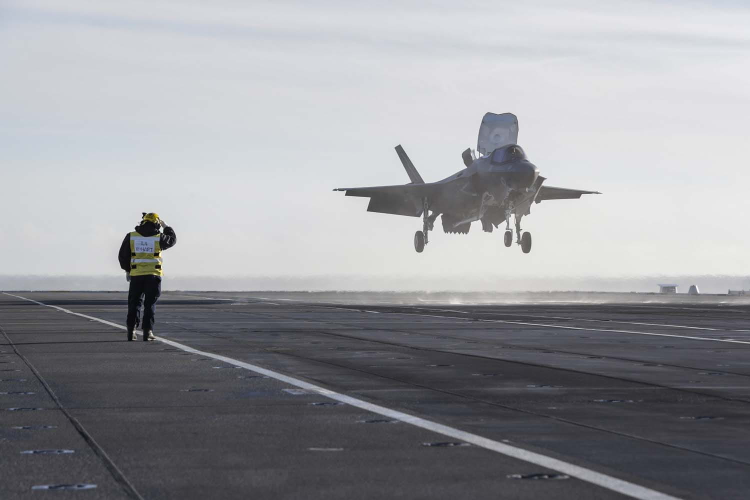 Fighter jets fly from British carrier for the first time in 10 years