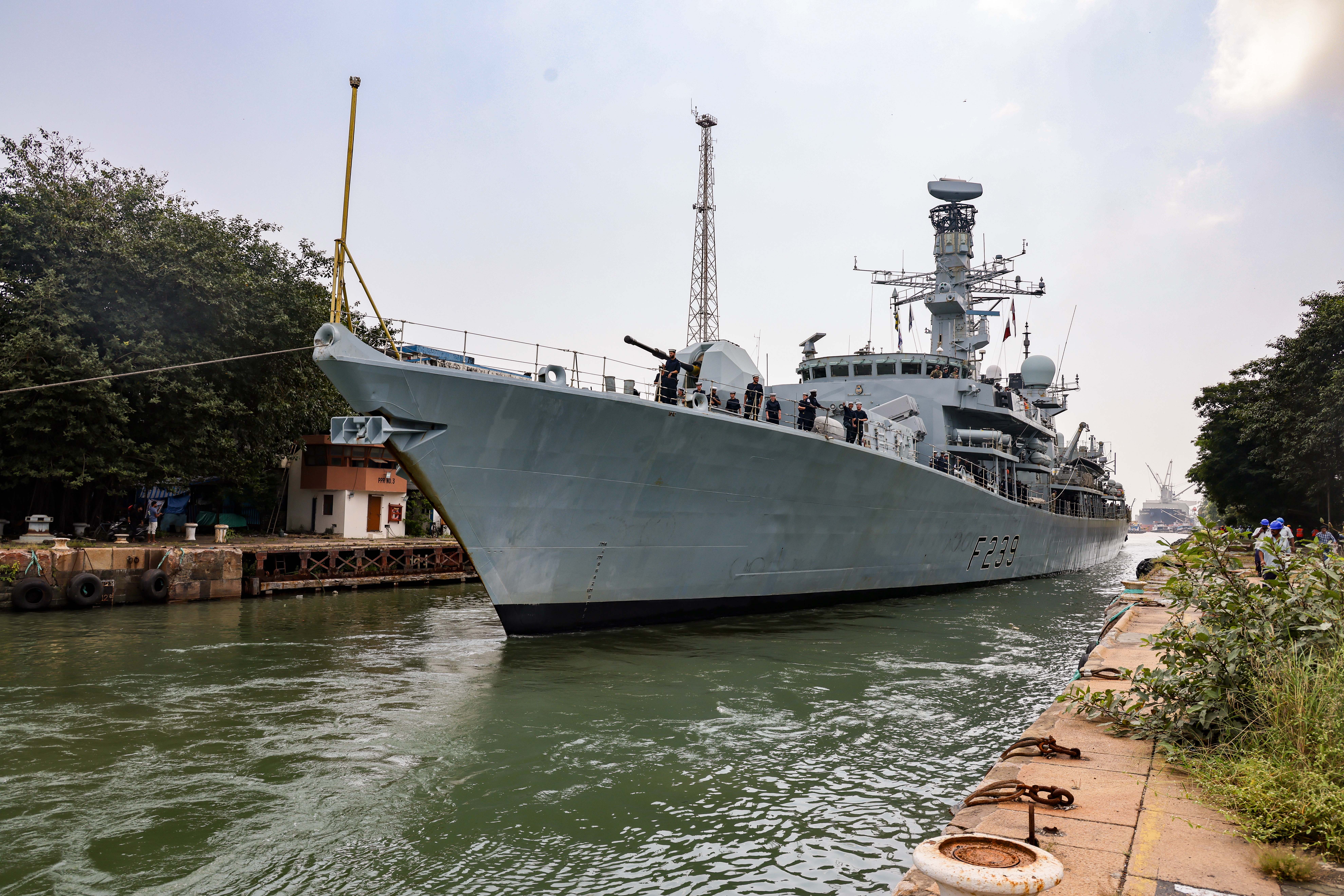 HMS Richmond arrives in Mumbai