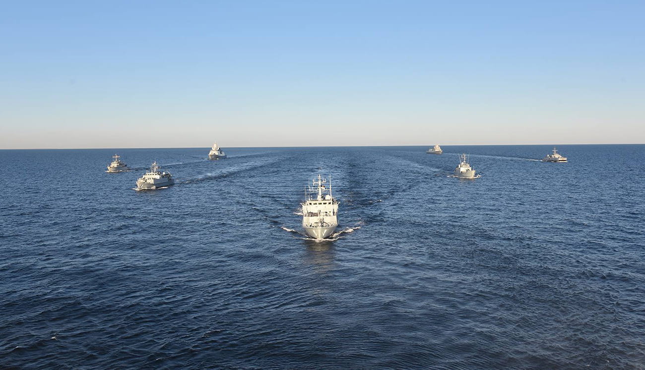 Oldest and newest Sandown-class minehunters meet up in Estonia