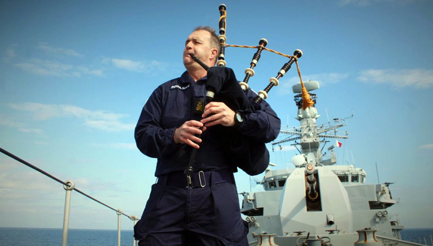 HMS Sutherland's ceremonial sail past for namesake clan