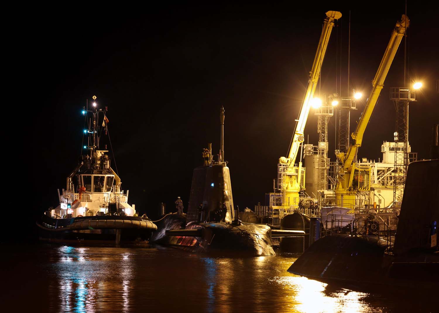 HMS Astute returns to HMNB Clyde after deploying with the UK Carrier Strike Group