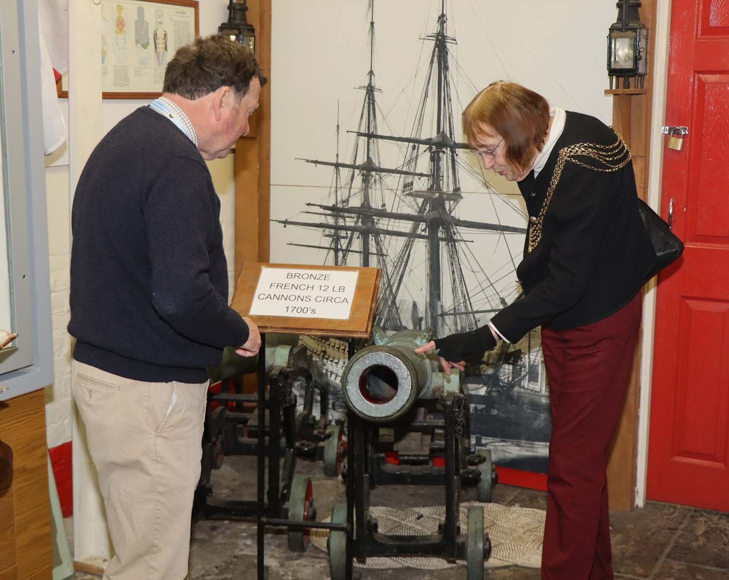 The Lord Mayor inspects a 17th Century French cannon