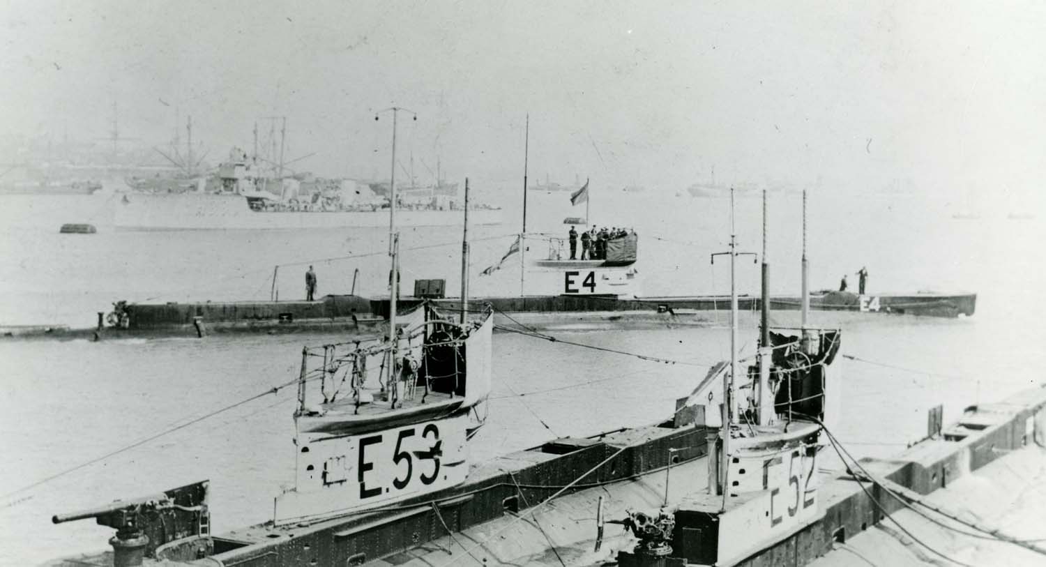 HMS E52 in harbour with other Royal Navy submarines in WW1 HMS E52 in harbour with other Royal Navy submarines in WW1