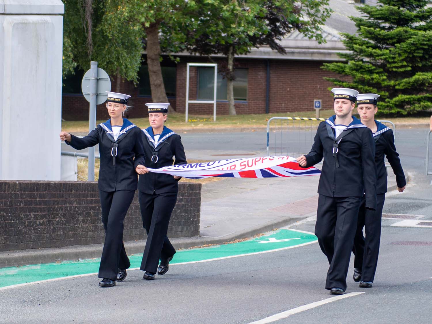 HMS Raleigh helps Torpoint prepare to celebrate this year’s Armed Forces Day 