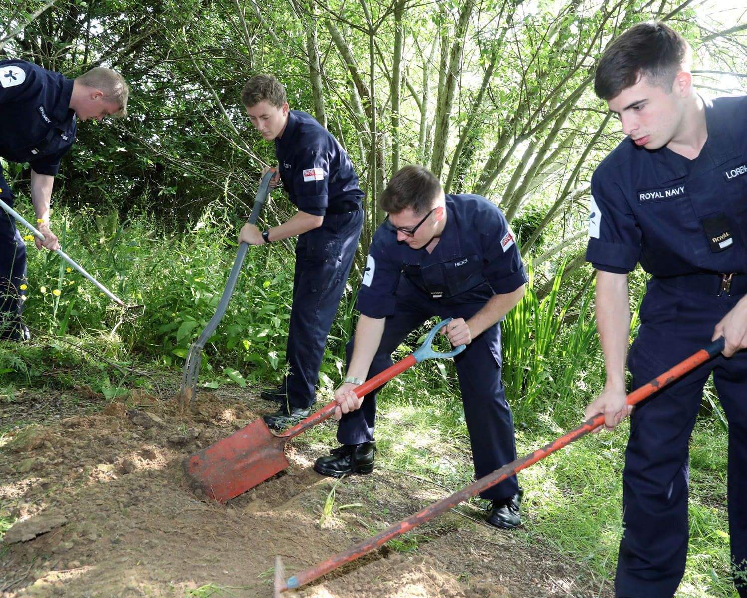 HMS Sultan sailors help out at Crofton Hammond Infant and Junior ...